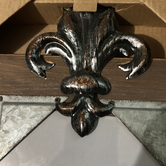 NWT picture frame crafted from reclaimed wood and metal. - Picture 2 of 5